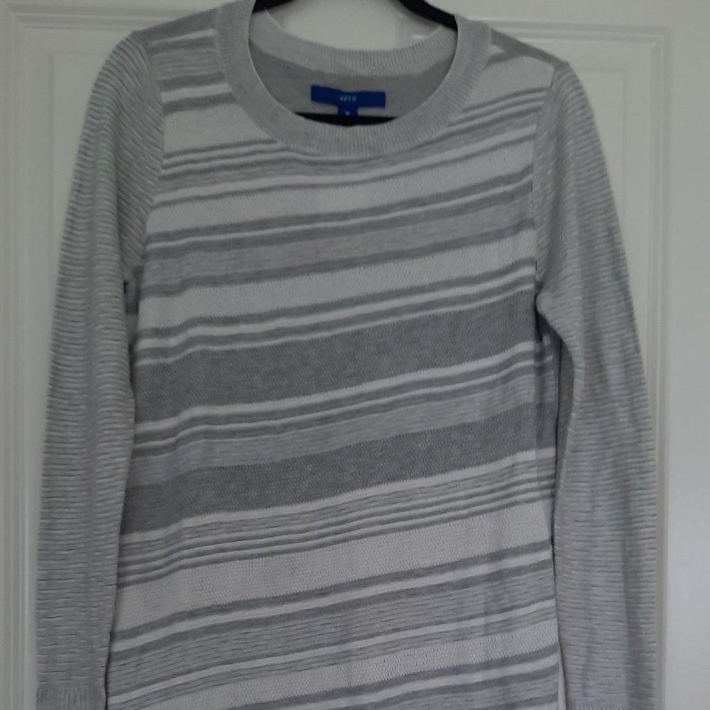 Apt. 9 Long Sleeve Grey  Sweater size M‎